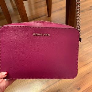 Michael kors jet set crossbody bag